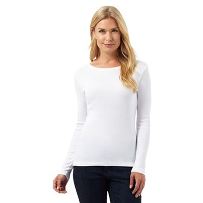 White long sleeved scoop neck top